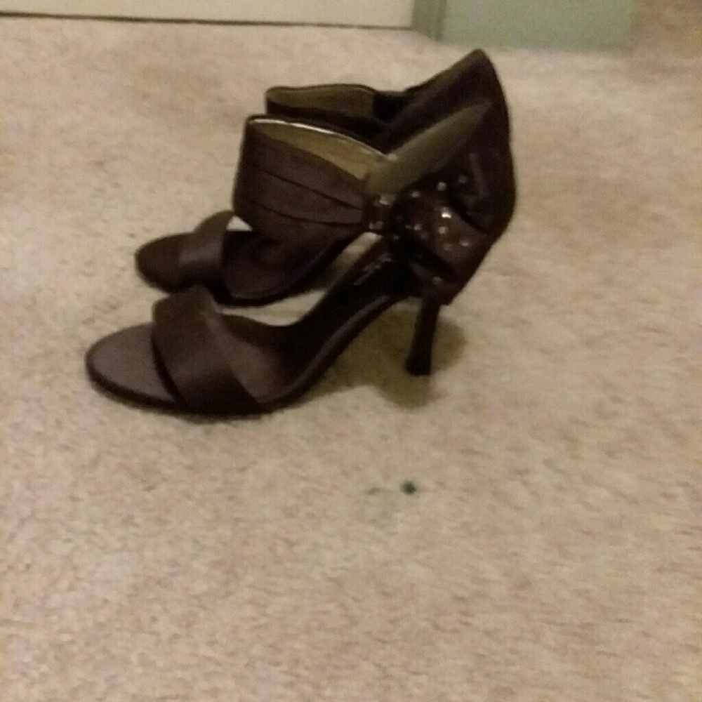 NIB Nina dress heels